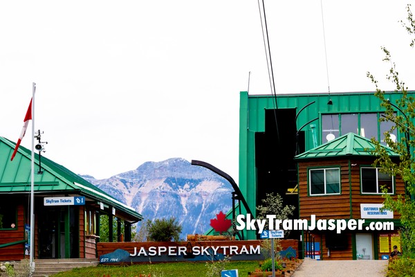 Jasper SkyTram Upper and Lower Terminals
